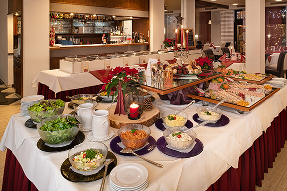 Sonntagsbuffet im Waldhotel Eisenberg mit Vorspeisen, Hauptgang und Dessert