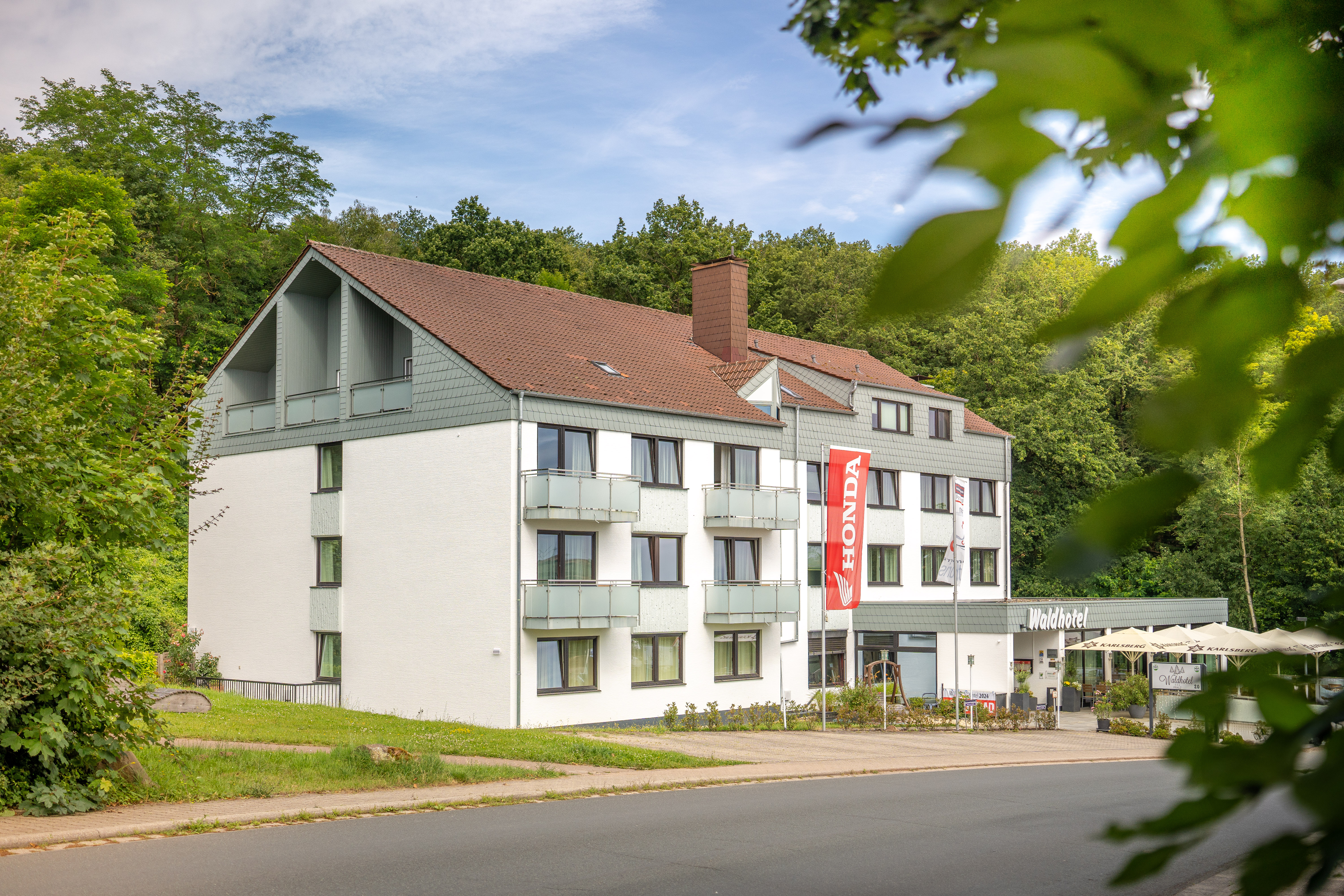 Außenansicht vom Waldhotel Eisenberg in der Pfalz.